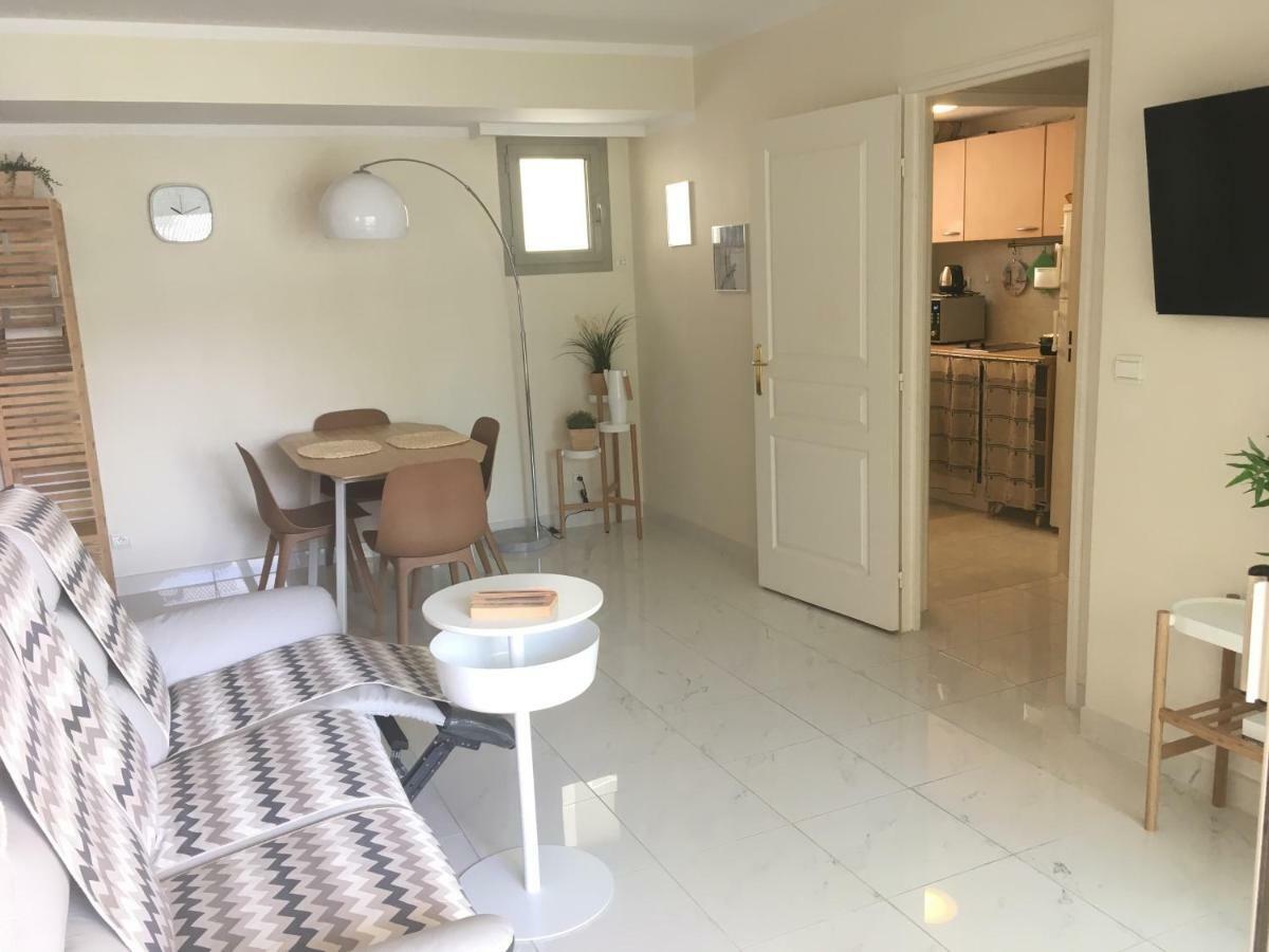 Quiet Flat Next To The Beach Διαμέρισμα Νίκαια Εξωτερικό φωτογραφία